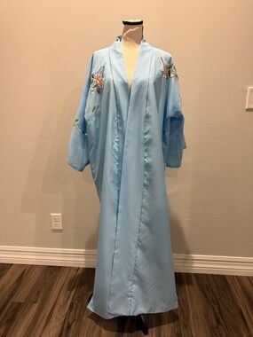 Vintage Japanese Kimono Robe Floral Embroidered Duster Made In Japan No Belt